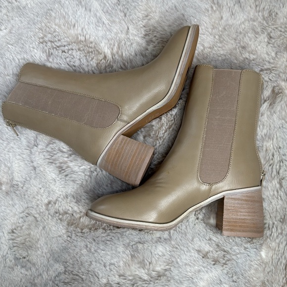 Cora Tall Ankle Boot
OASIS SOCIETY Size 6 - Picture 12 of 16